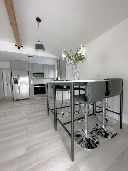 Dream House 4b/2b King Bed Springs, Fl Holiday home Miami