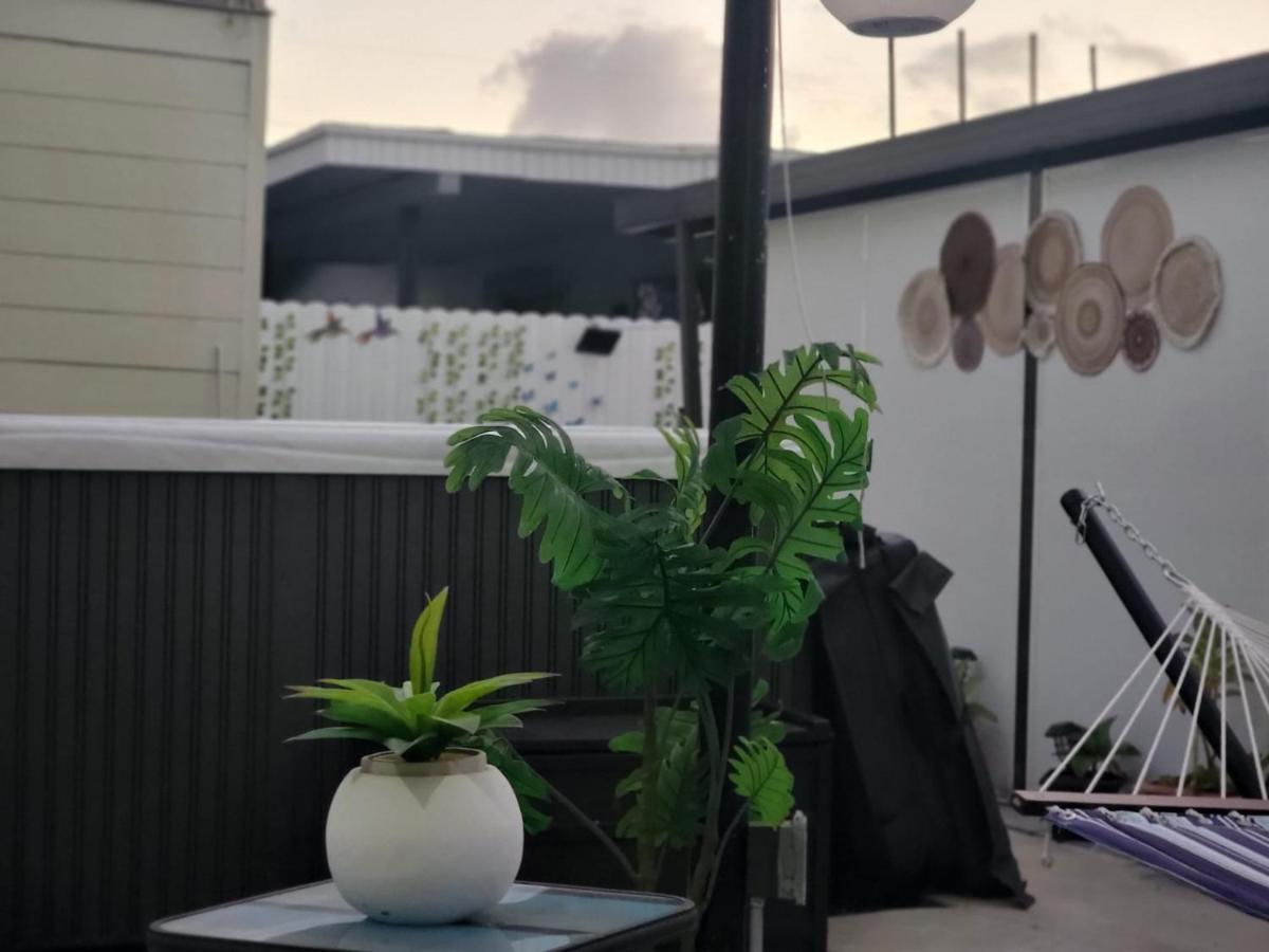Tiny Place W Private Hot Jacuzzi 7 Min To International Airport