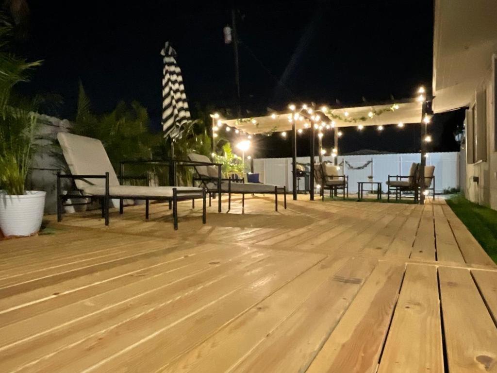 Dream House 4b/2b King Bed Springs, Fl Holiday home *