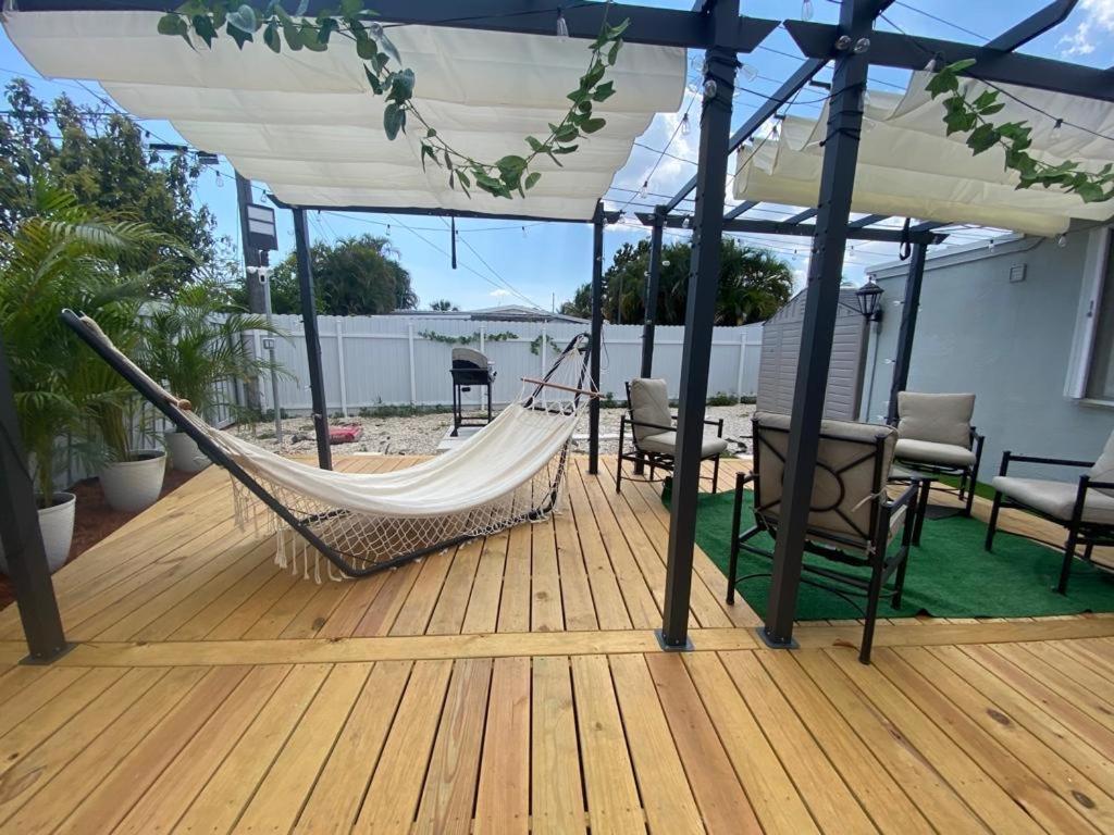 Dream House 4b/2b King Bed Springs, Fl Holiday home *