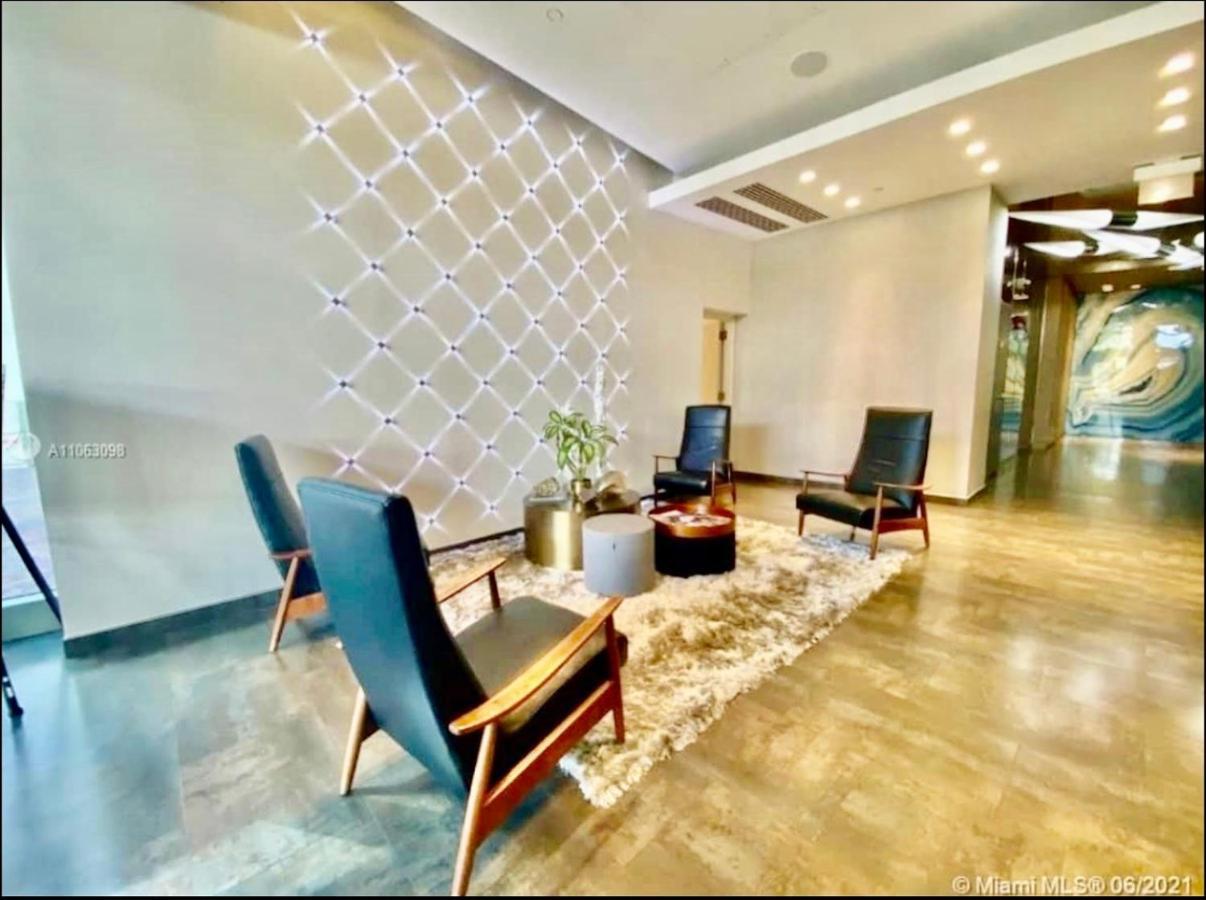 Midblock 2 Bedroom *
