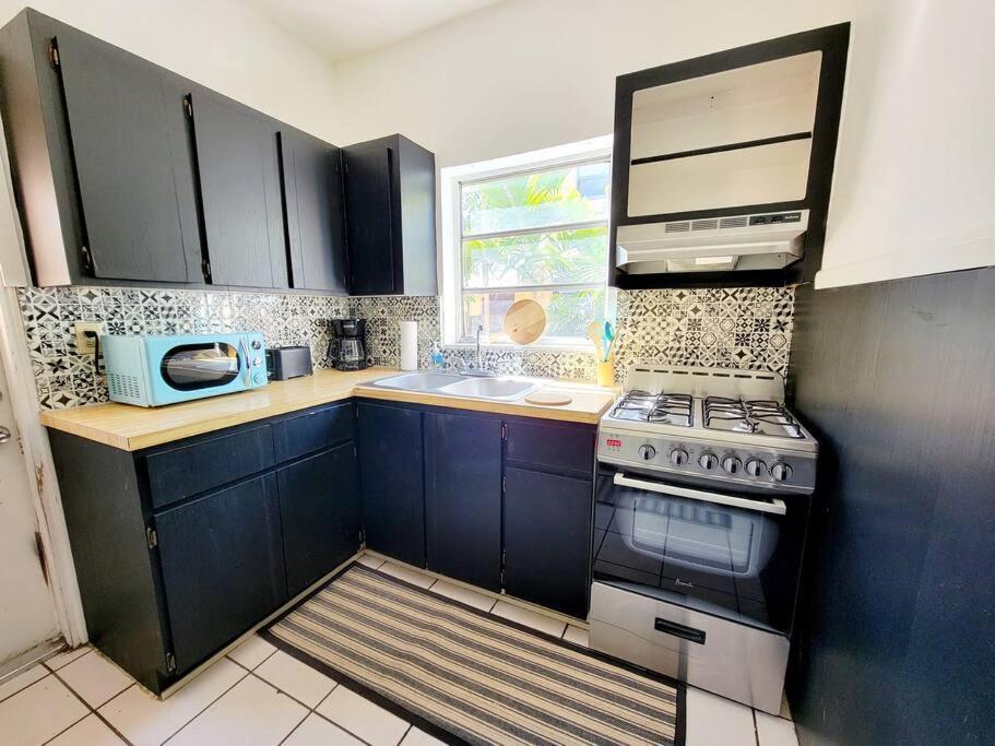 Tropical Charm Little Havana Calle Ocho 3 Apartment Miami