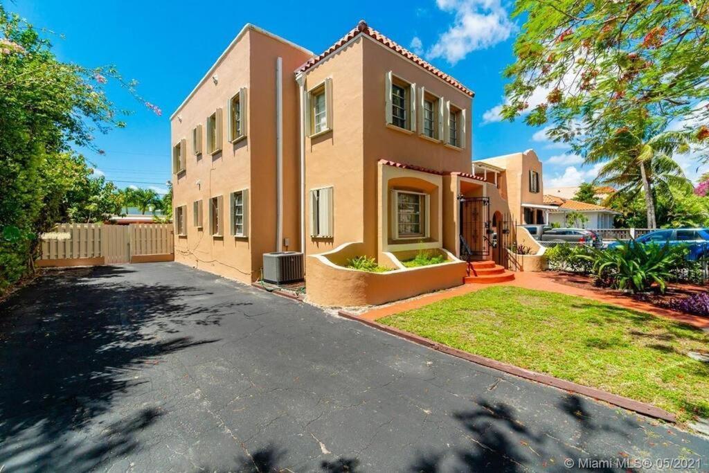 Tropical Charm Little Havana Calle Ocho 3 Apartment