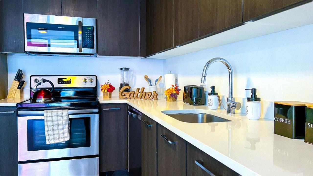 Apartment Experience The Perfect Life!! Centrally Located Luxury Condo! *