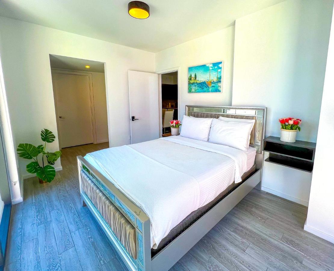 Apartment Experience The Perfect Life!! Centrally Located Luxury Condo! *