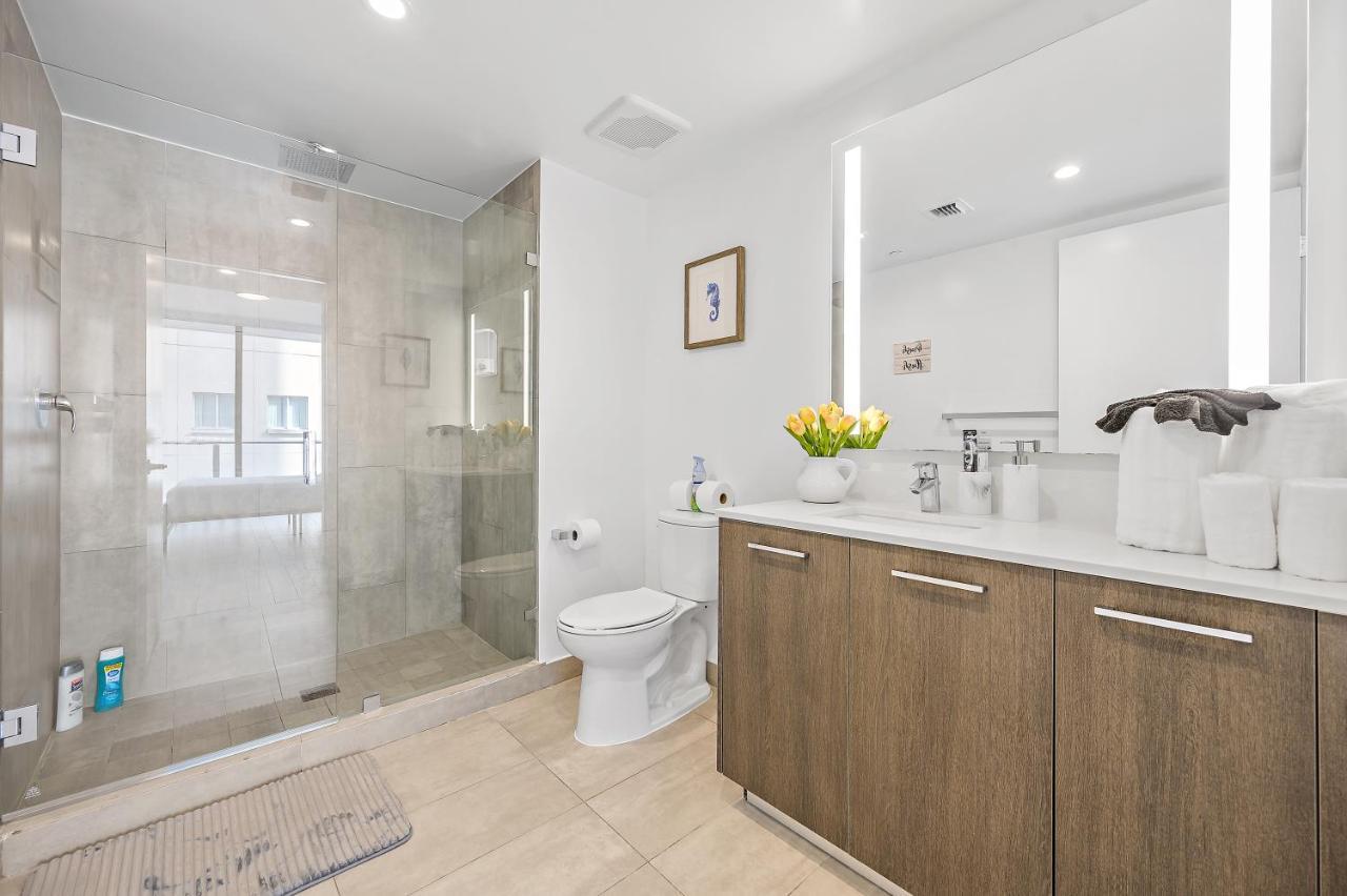 Apartment Experience The Perfect Life!! Centrally Located Luxury Condo! *