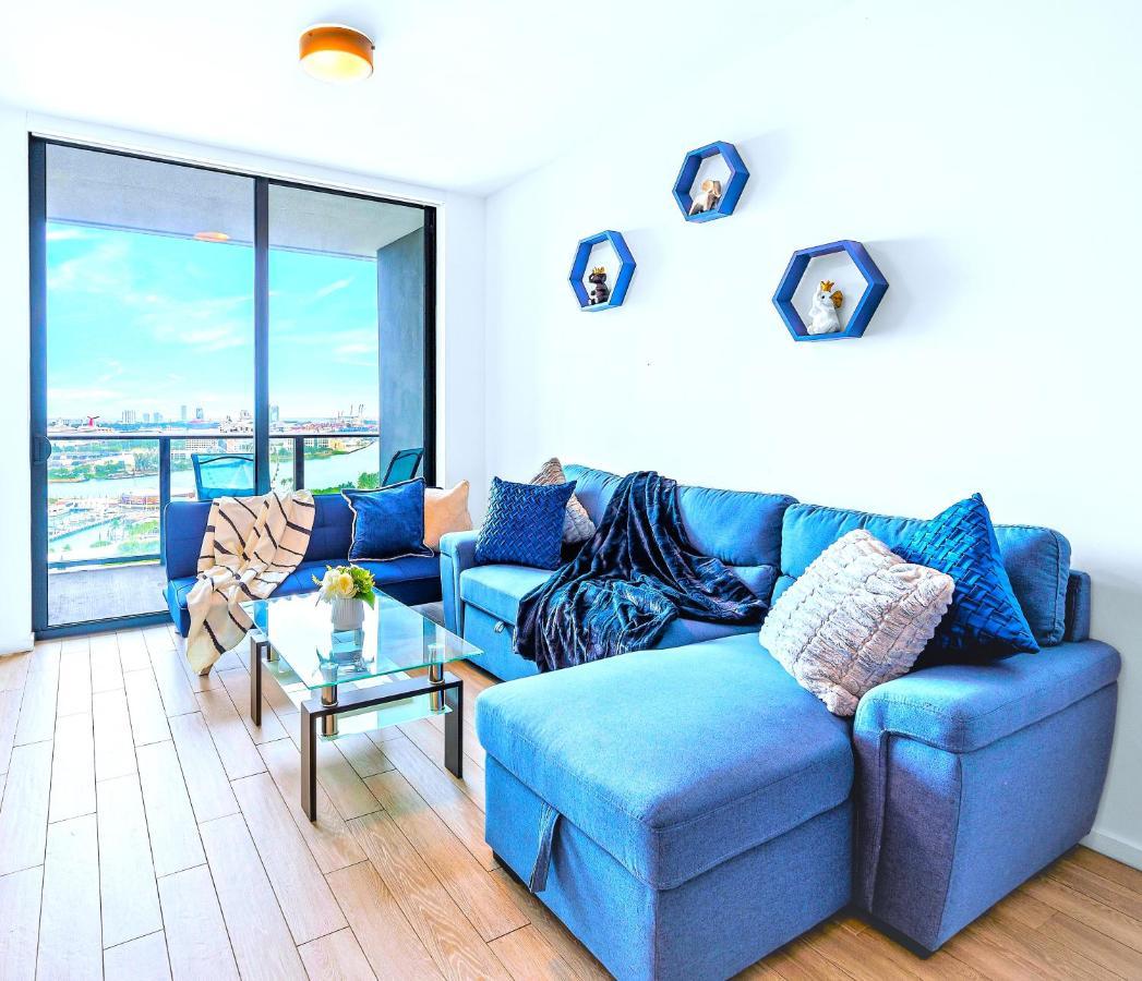 Experience The Perfect Life!! Centrally Located Luxury Condo! Apartment