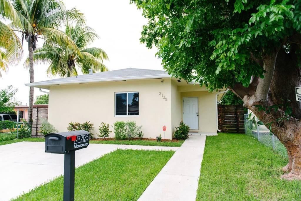 New House On The Block Near Airport. Ferienhaus Miami