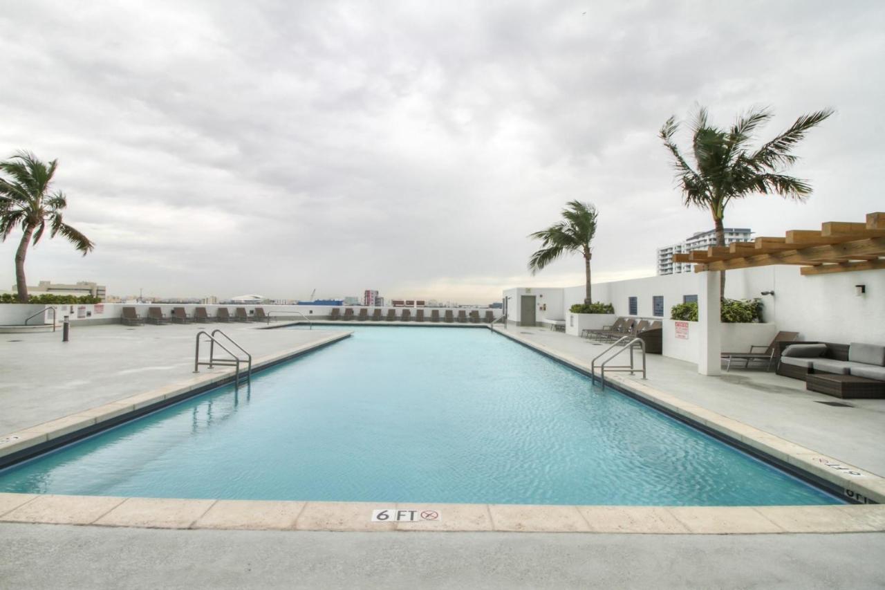Iconic Luxurious 2 Bedroom Poolview & Bay View Downtown * Miami