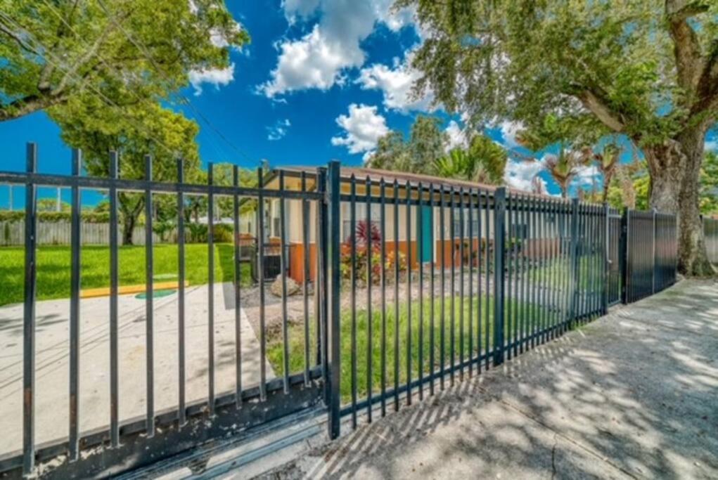 Mdc Estates-private With Ample Gated Parking Villa