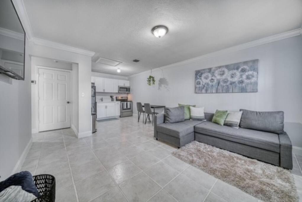 Mdc Estates-private With Ample Gated Parking *