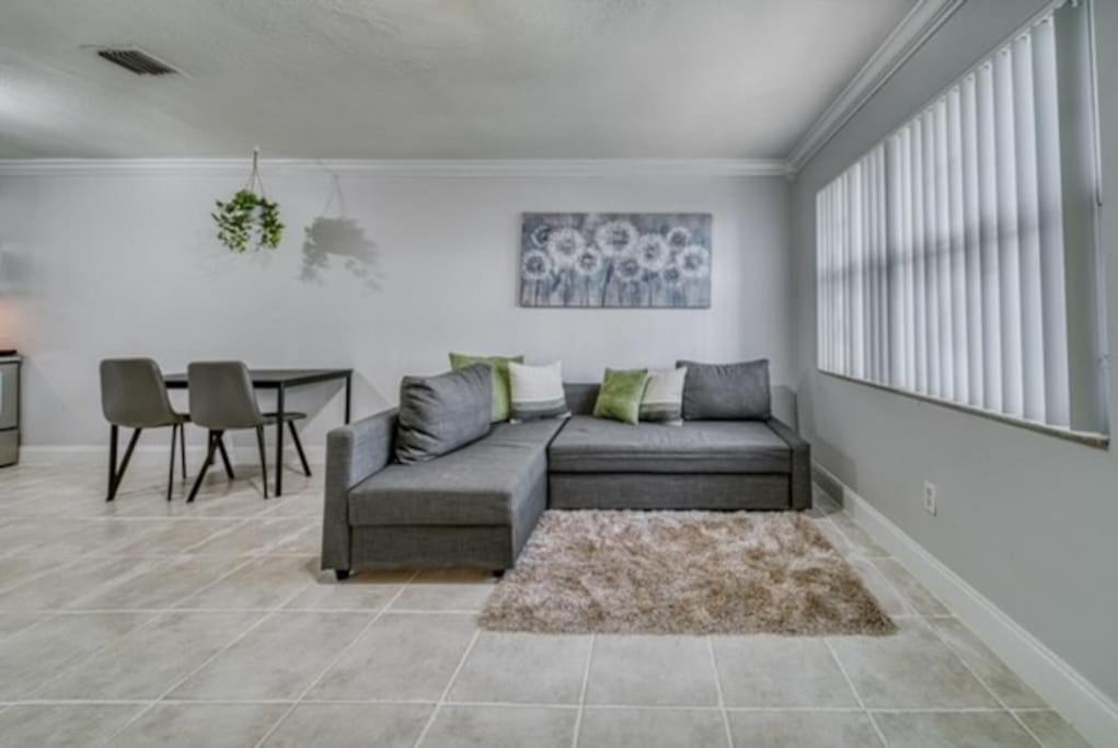 Mdc Estates-private With Ample Gated Parking Villa