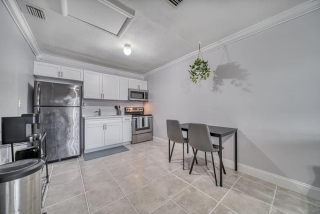 Mdc Estates-private With Ample Gated Parking Villa *