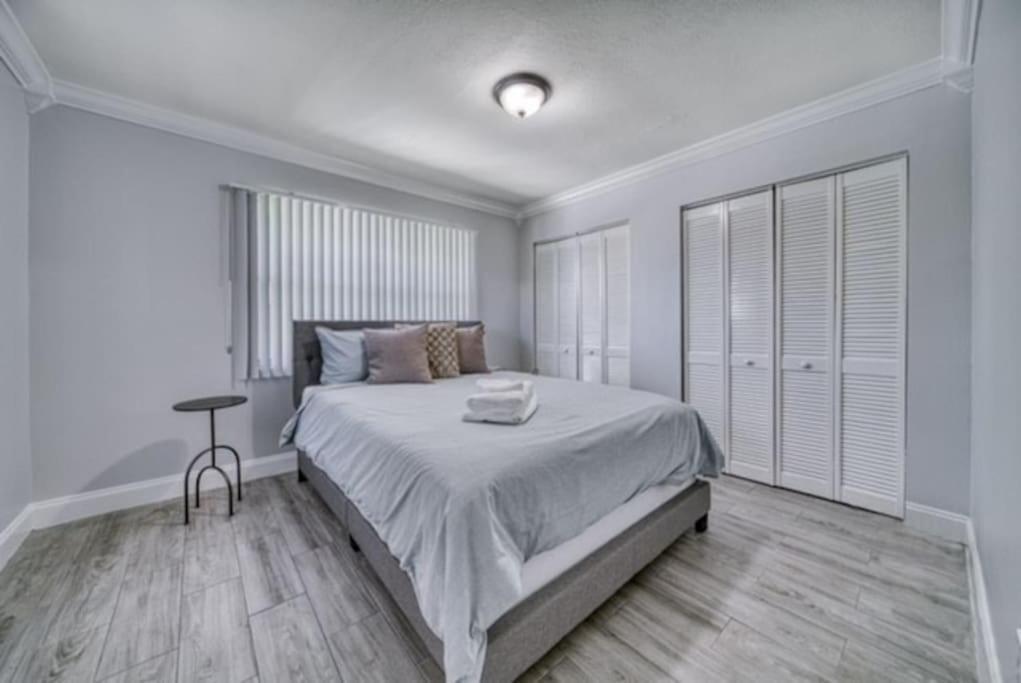 Mdc Estates-private With Ample Gated Parking Miami