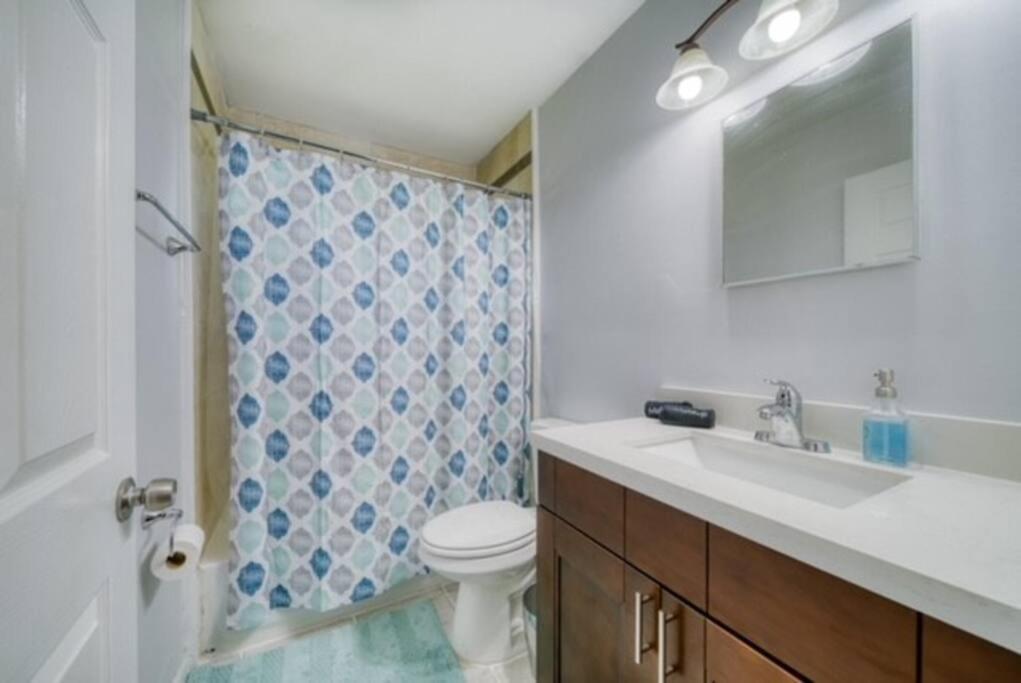 Mdc Estates-private With Ample Gated Parking *