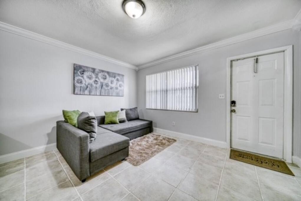 Mdc Estates-private With Ample Gated Parking Villa