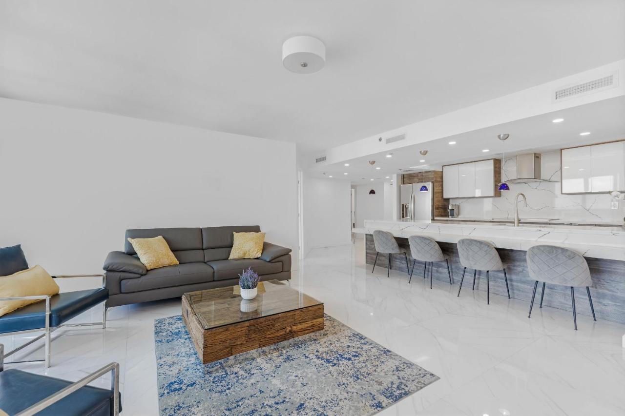 Chic Bayfront With Stunning View Apartment