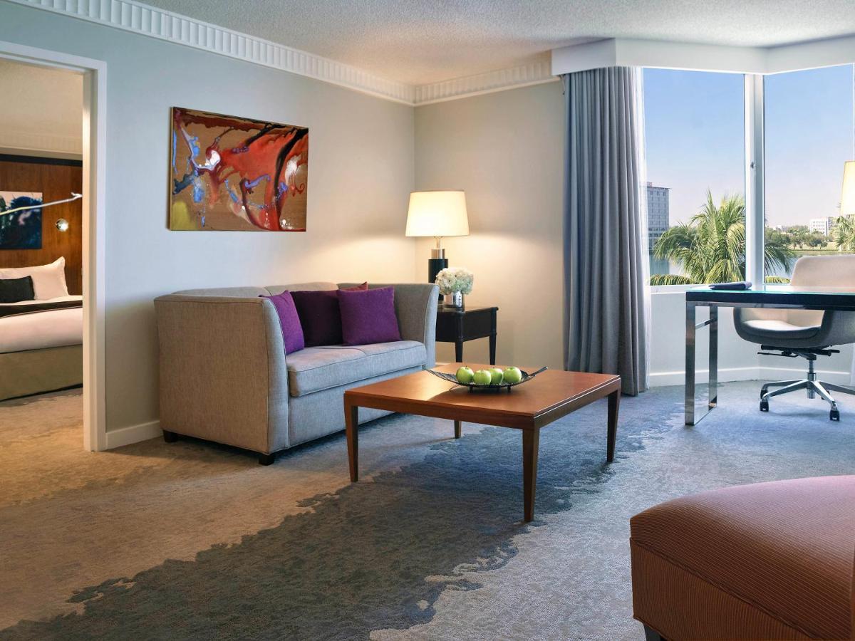 Hotel Pullman Airport 4*