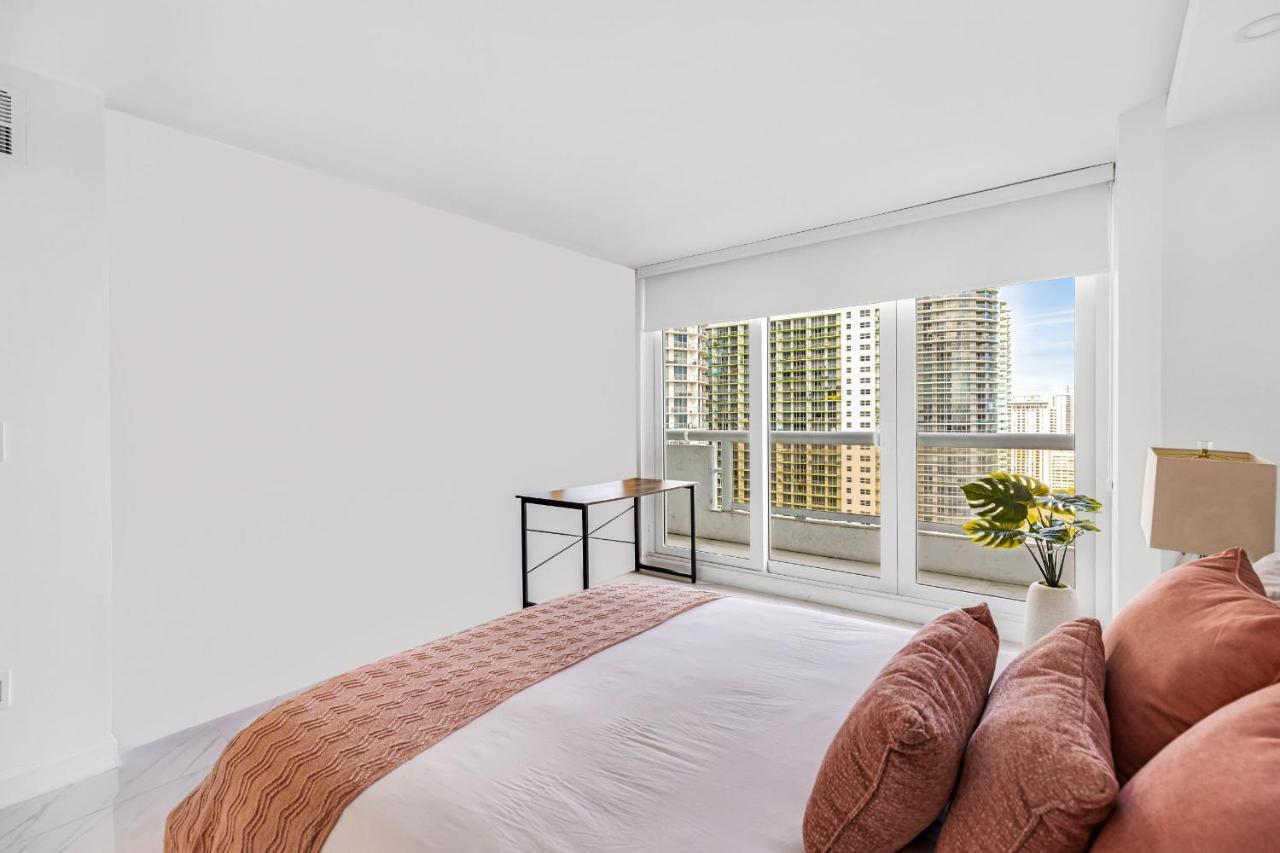 Chic Bayfront With Stunning View Apartment *