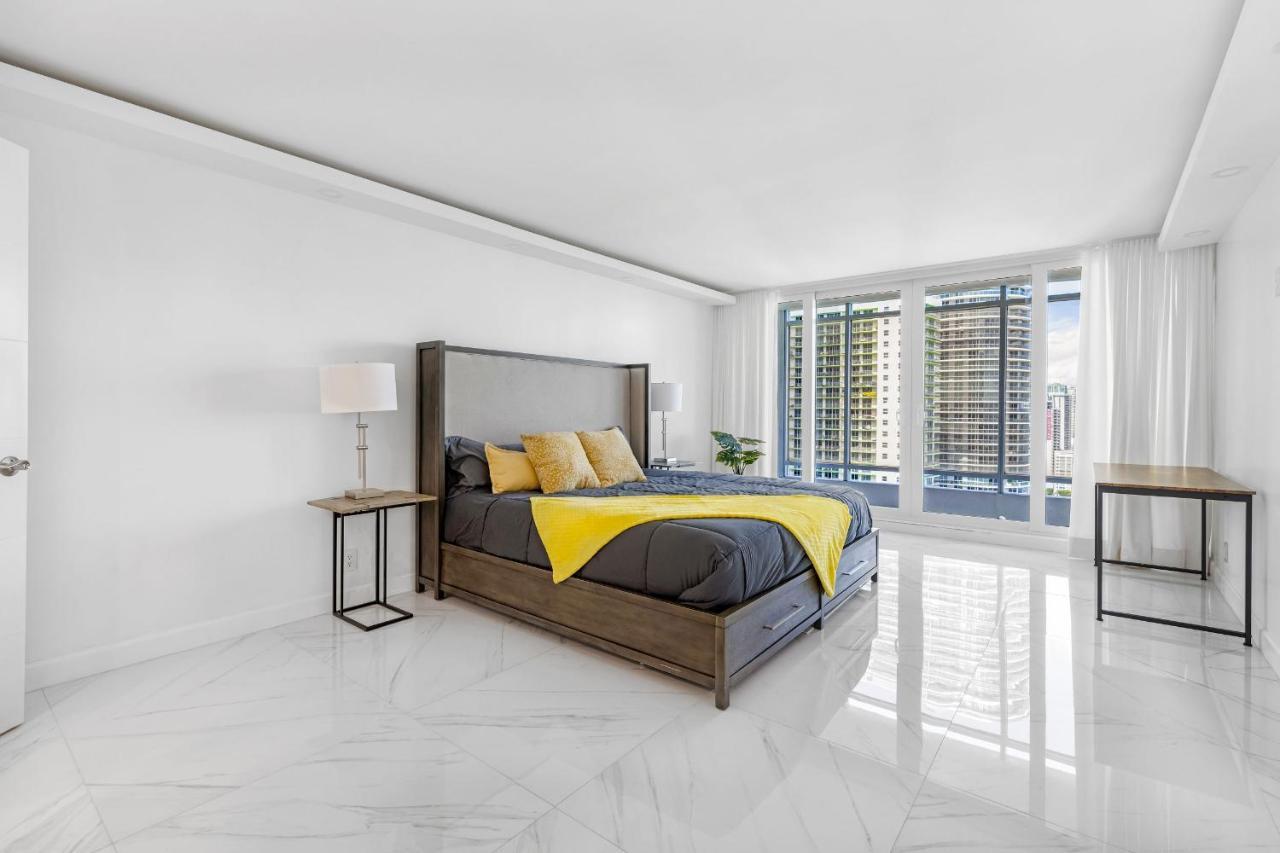 Chic Bayfront With Stunning View Apartment