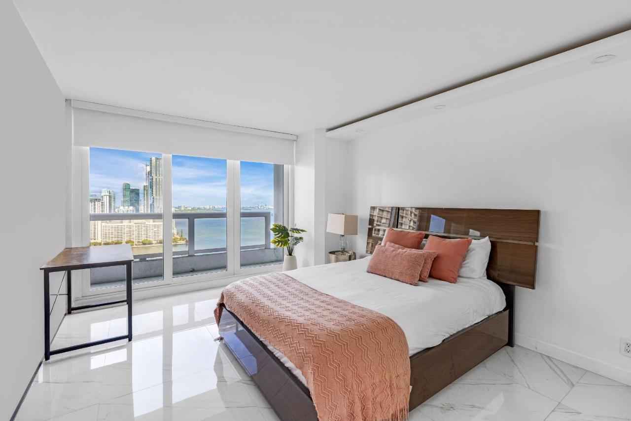Chic Bayfront With Stunning View