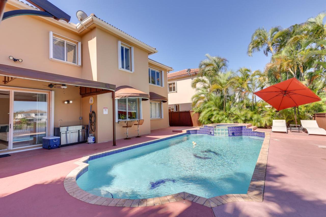 Vakantiehuis Spacious Retreat With Grill, Pool And Dock! Miami