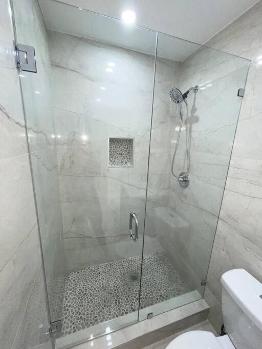 Vakantiehuis Modern Oversized 3 Bedroom In Location *