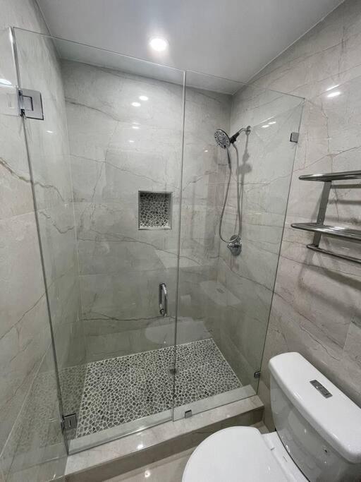 Modern Oversized 3 Bedroom In Location Vakantiehuis
