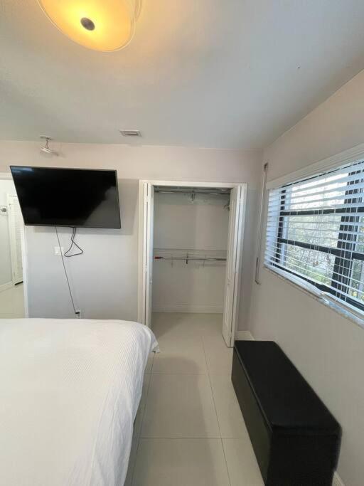 Modern Oversized 3 Bedroom In Location