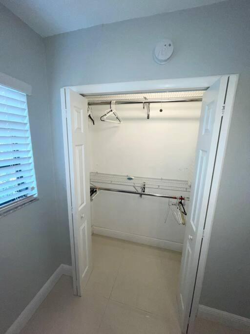 Modern Oversized 3 Bedroom In Location Vakantiehuis Miami