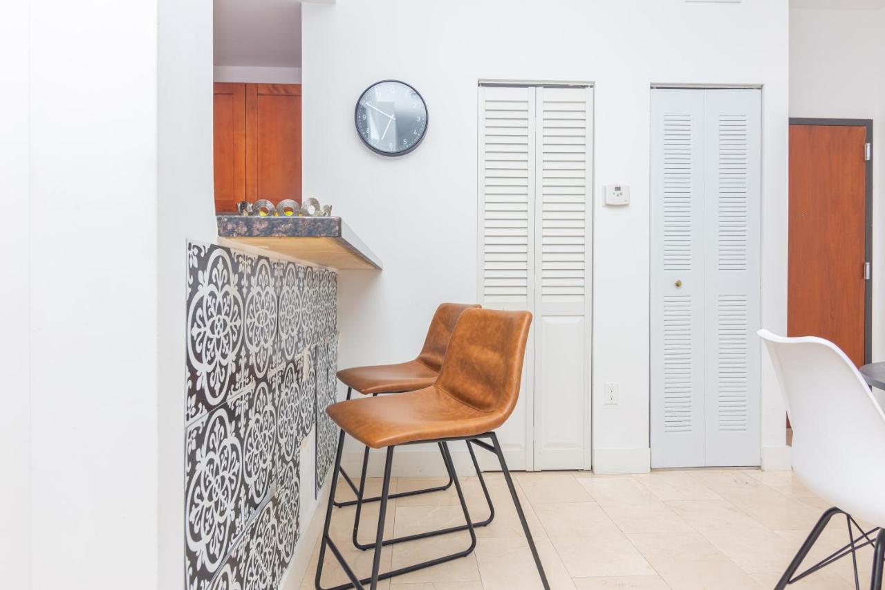 Downtown Modern - 5 Minutes To Wynwood - 10 Minutes To South Beach Apartment *