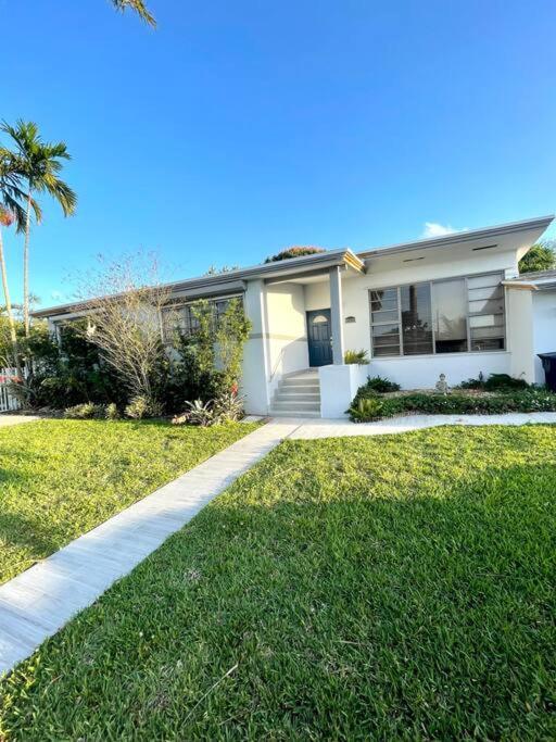 Modern Oversized 3 Bedroom In Location Vakantiehuis *