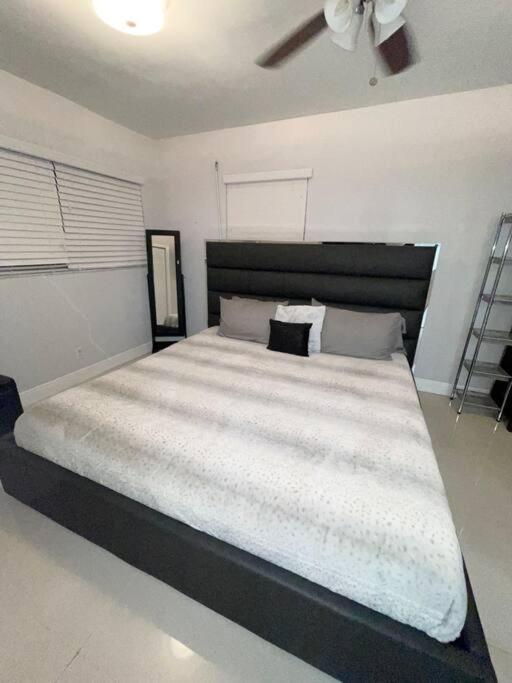 Vakantiehuis Modern Oversized 3 Bedroom In Location