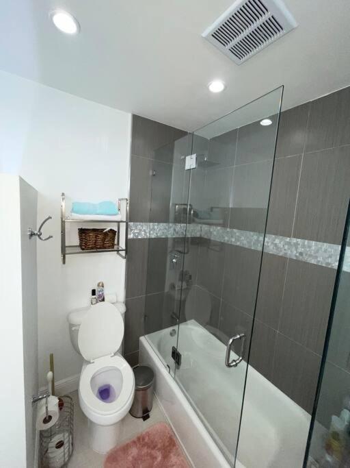 Modern Oversized 3 Bedroom In Location Miami