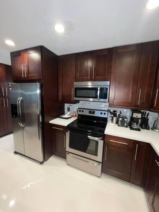 Modern Oversized 3 Bedroom In Location *