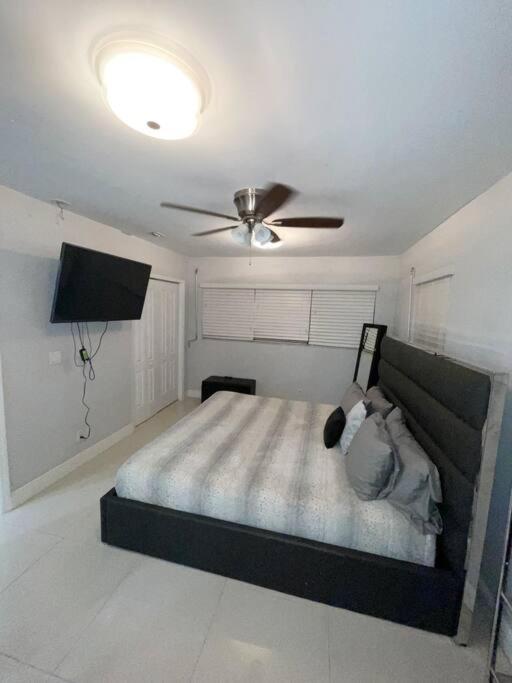 Modern Oversized 3 Bedroom In Location Vakantiehuis *