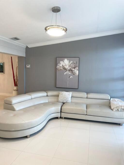 Vakantiehuis Modern Oversized 3 Bedroom In Location *