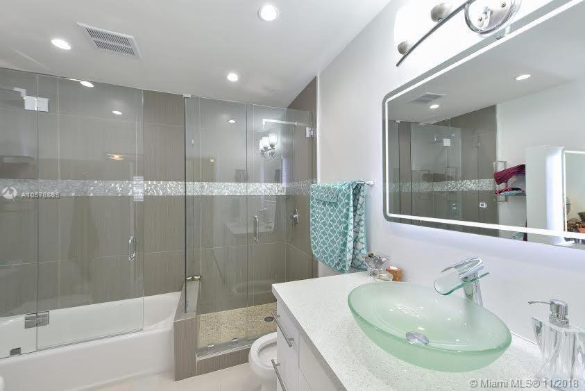 Modern Oversized 3 Bedroom In Location *
