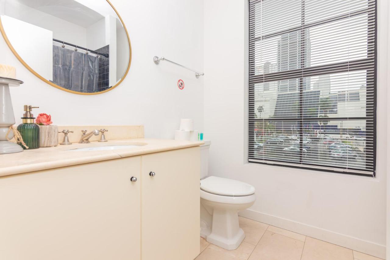 Downtown - 5 Minutes From Wynwood & Port - Art District Near Beach Apartment *
