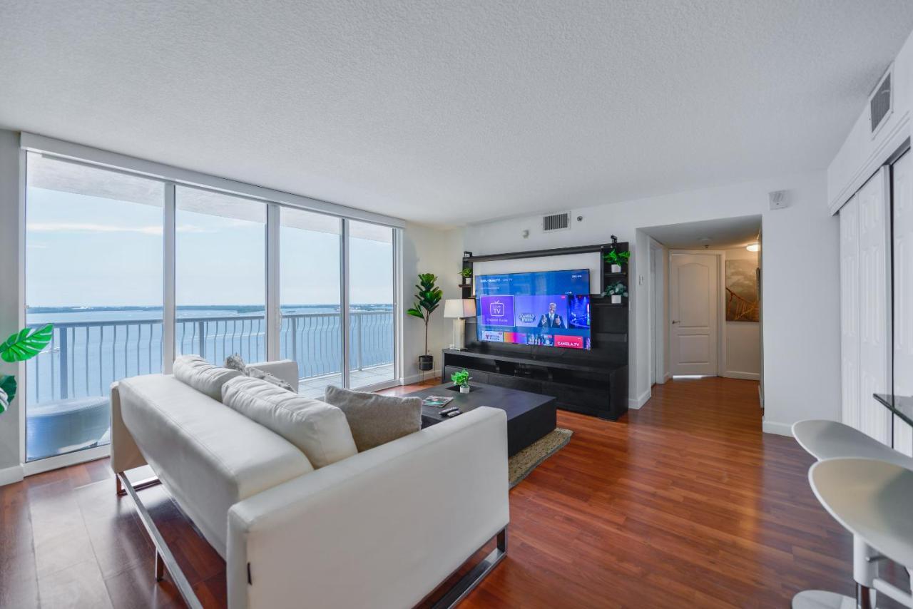 Spectacular 3 Bd Direct Ocean Balcony View Apartment