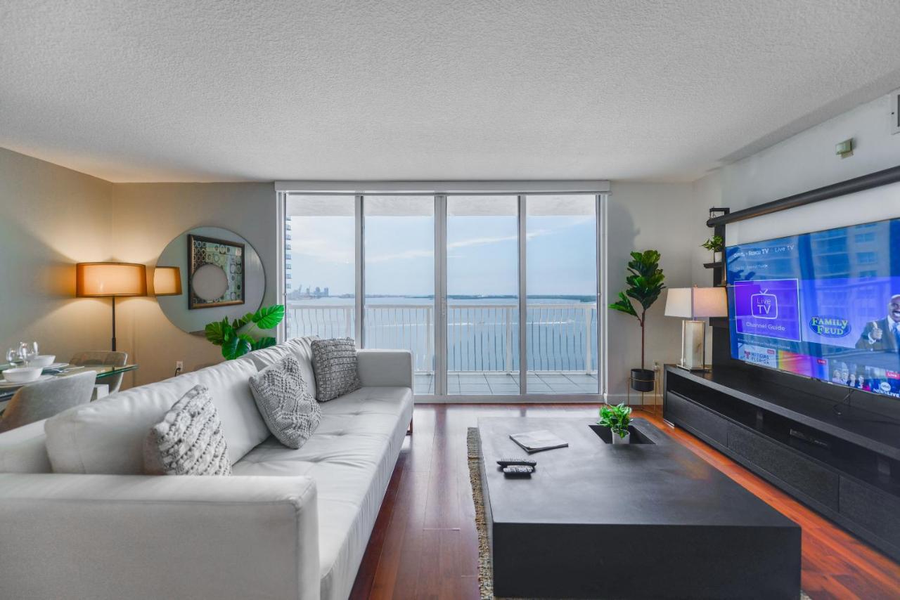 Spectacular 3 Bd Direct Ocean Balcony View Apartment *