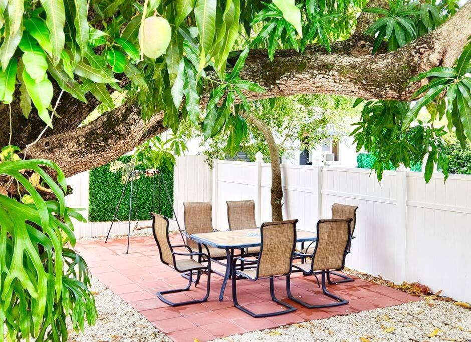 Appartement Comfy & Updated Centrally Located Minutes Away From Everything!