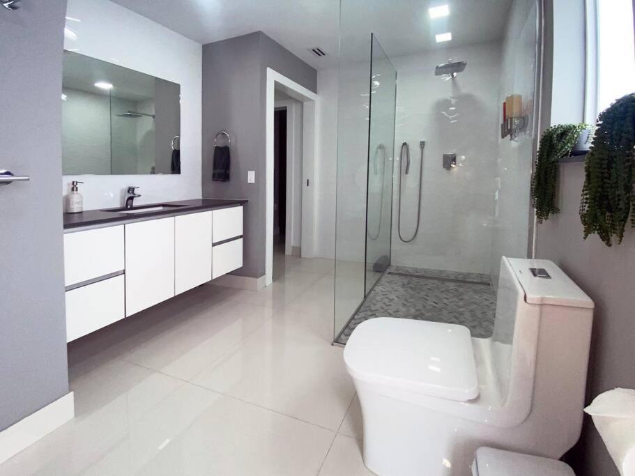 Vakantiehuis Luxurious With Bbq, Hot Tub, Heated Pool & Wifi - L36 *