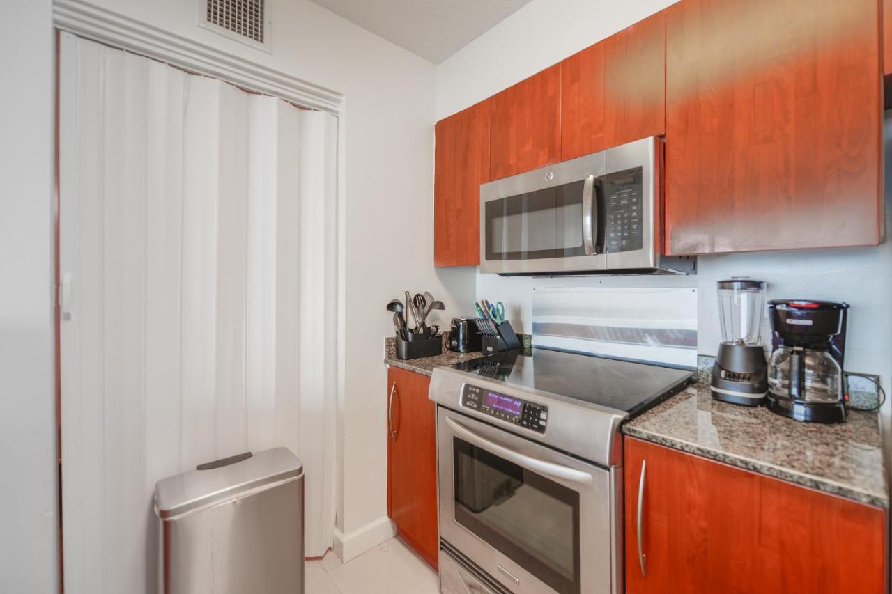 Spectacular 3 Bd Direct Ocean Balcony View Apartment *