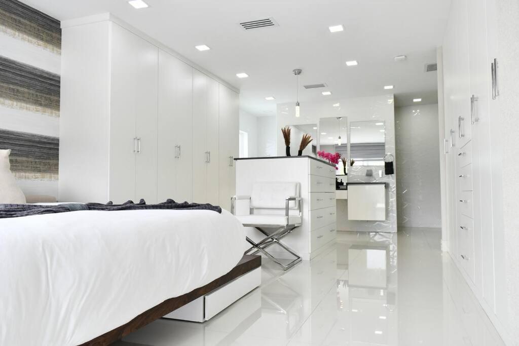 Luxurious With Bbq, Hot Tub, Heated Pool & Wifi - L36 Vakantiehuis