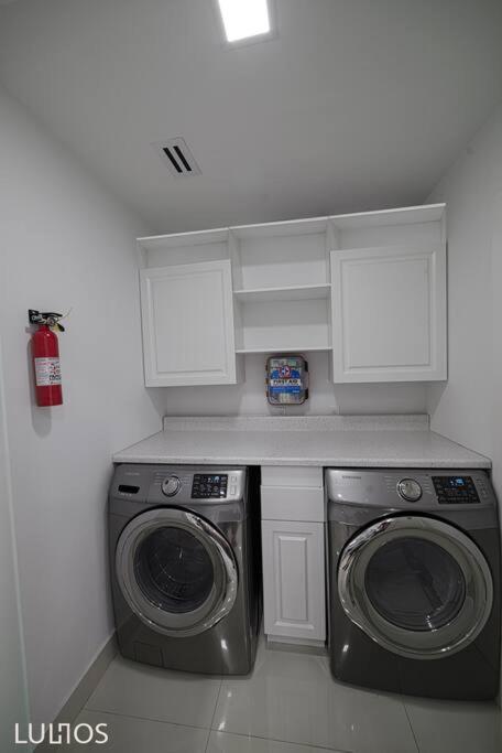 Luxurious With Bbq, Hot Tub, Heated Pool & Wifi - L36 Vakantiehuis Miami