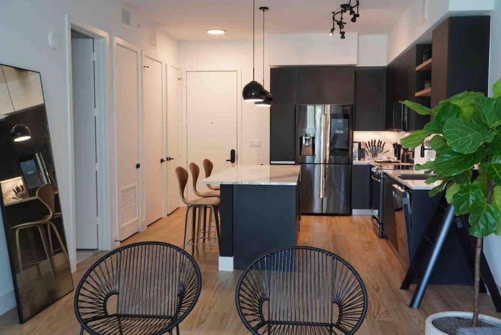 Apartment Brand New Upscale Luxury Designer Water Views