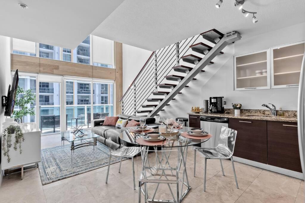 Elegant King Bedroom Loft Apartment *