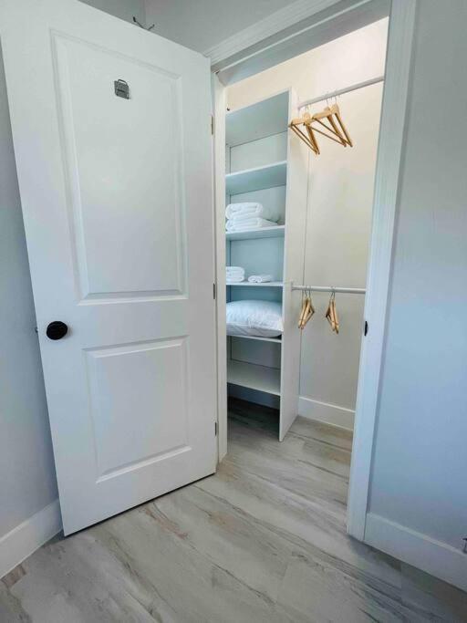 Charming 2 Bedroom Near Calle Ocho Kasey Center Downtown Beaches Ferienhaus *