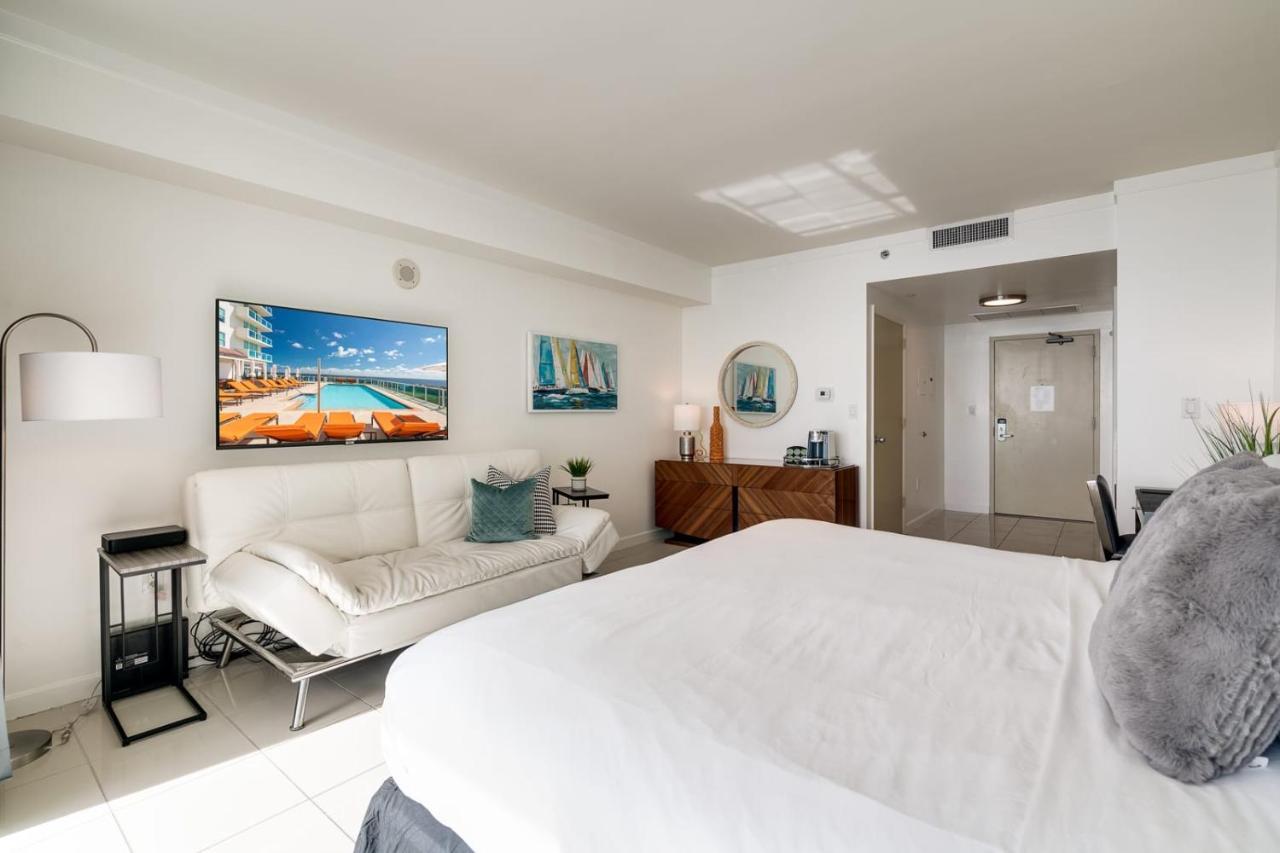 Ocean View Balcony Steps From Restaurants, Peacock Park & Marina Miami